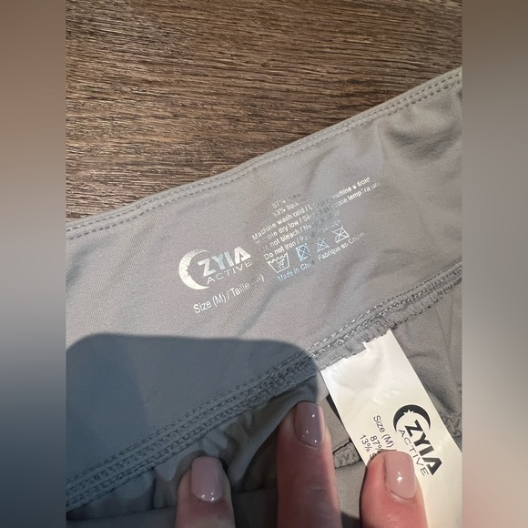 Zyia Gray Ascend Joggers. Size Medium. Worn only to try on! Excellent condition! - Picture 3 of 4